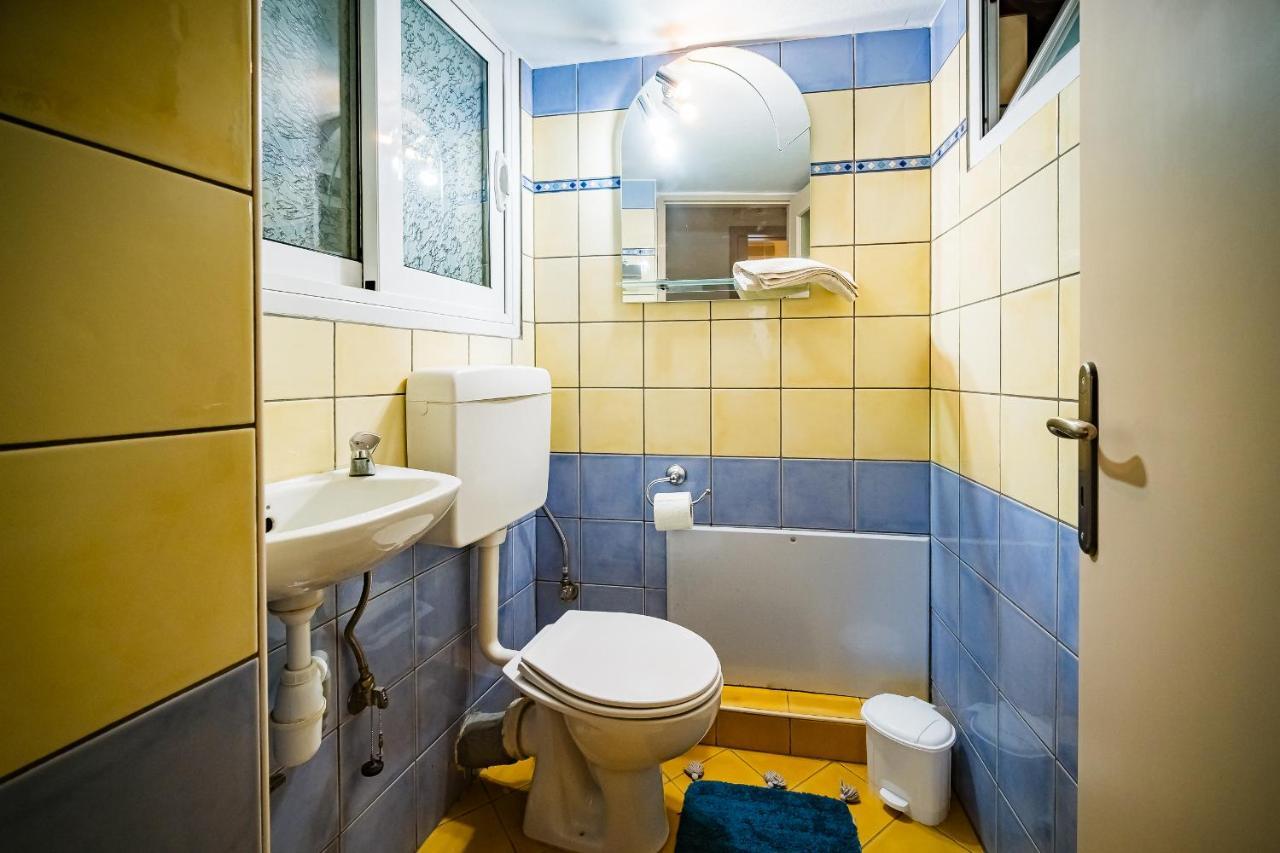 2 Bedrooms-perfect Center Location-amazing View Apartment
